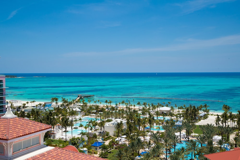 Habitación, 1 cama de matrimonio grande, balcón, vistas al mar del hotel Grand Hyatt Baha Mar. Foto 10