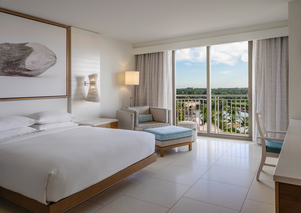 Habitación, 1 cama de matrimonio grande (Fountain View) del hotel Grand Hyatt Baha Mar. Foto 1