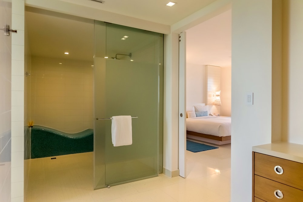 Suite Grand, 1 cama de matrimonio grande del hotel Grand Hyatt Baha Mar. Foto 10