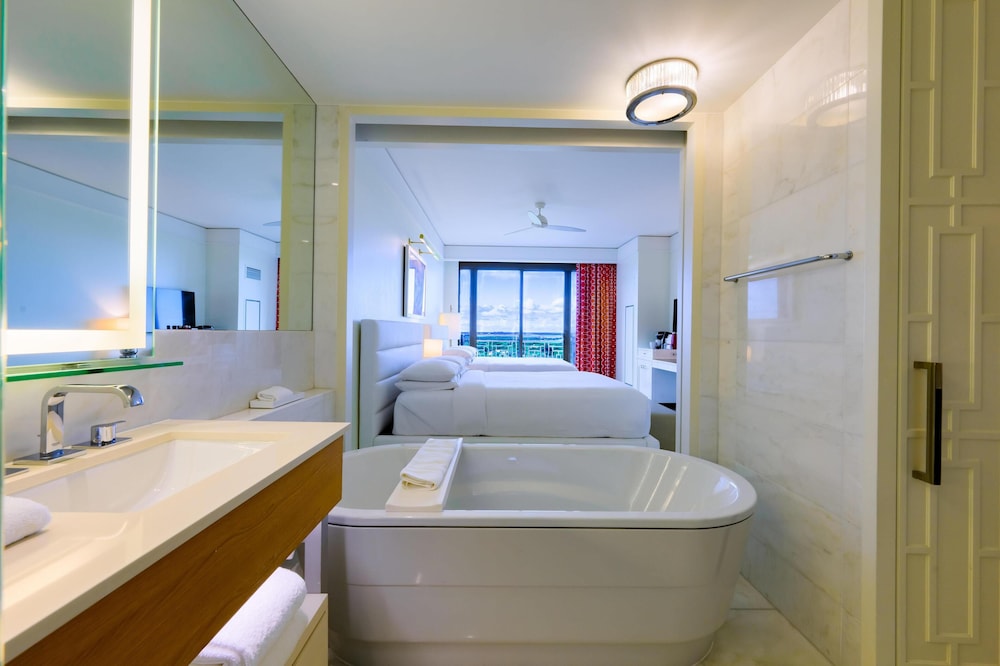 Habitación, 2 camas de matrimonio (Fountain View Reserve) del hotel Grand Hyatt Baha Mar. Foto 8