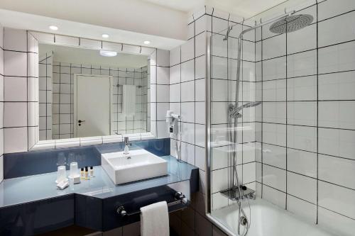 Habitación Doble Estándar - 1 o 2 camas del hotel NH Lagos Algarve Resort. Foto 8