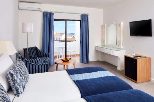 Standard XL Room with Extra Bed del hotel NH Lagos Algarve Resort. Foto 3