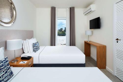 Suite con cama supletoria del hotel NH Lagos Algarve Resort. Foto 7