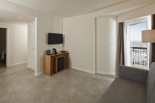 Family Room with Extra bed del hotel NH Lagos Algarve Resort. Foto 1