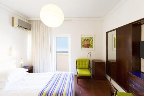 Habitación Doble con vistas al mar y balcón del hotel Vasco Da Gama
