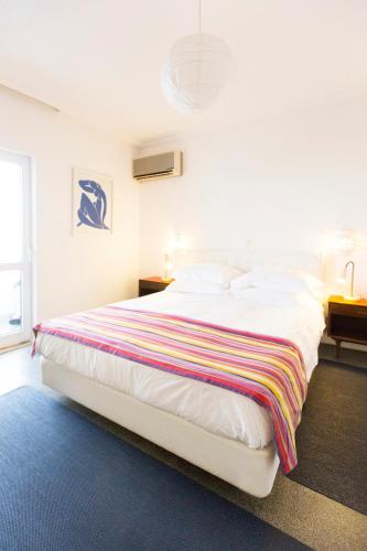 Habitación Doble con balcón y vistas al interior del hotel Vasco Da Gama. Foto 4