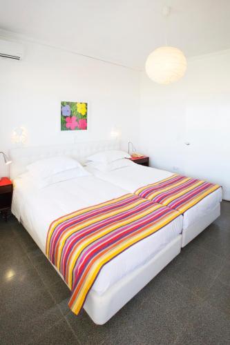 Habitación Doble con balcón y vistas al interior del hotel Vasco Da Gama. Foto 7
