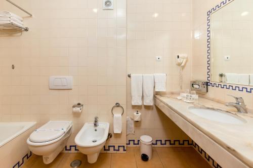 Apartamento de 1 dormitorio con vistas al interior del hotel Hotel Dunamar. Foto 3