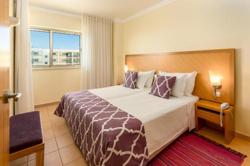 Apartamento de 1 dormitorio con vistas parciales al mar del hotel Hotel Dunamar. Foto 1