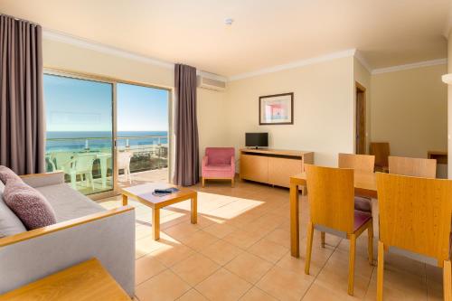 Apartamento de 1 dormitorio con vistas al mar del hotel Hotel Dunamar. Foto 5