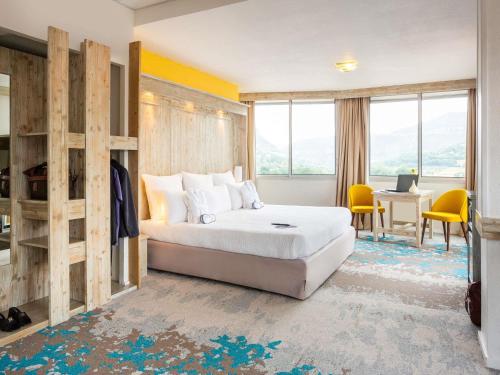 Suite Con Vistas 1 Cama doble del hotel Mercure Millau. Foto 1