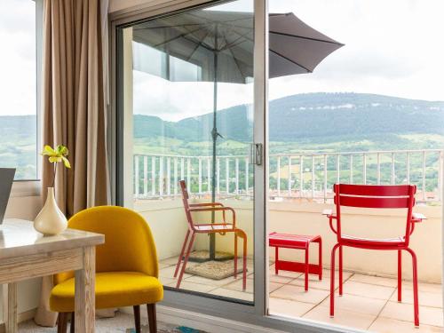 Suite Con Vistas 1 Cama doble del hotel Mercure Millau. Foto 2