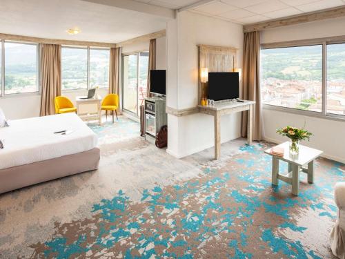 Suite Con Vistas 1 Cama doble del hotel Mercure Millau. Foto 6