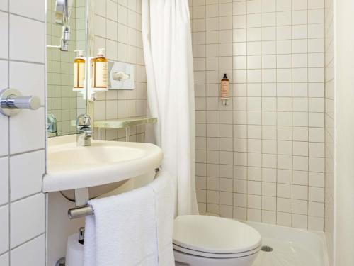 Habitación estándar pequeña para 1 viajero del hotel Mercure Millau. Foto 3