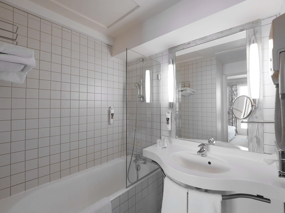 Habitación Familiar del hotel Mercure Millau. Foto 9