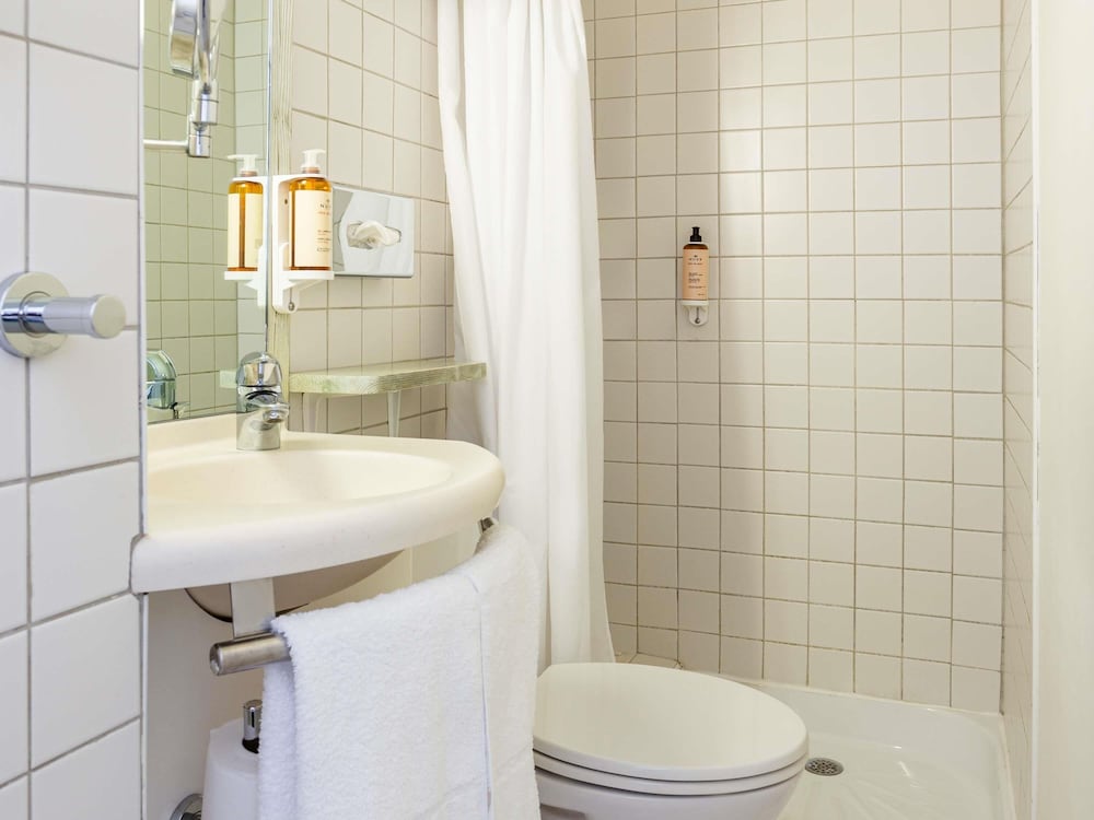 Habitación estándar pequeña para 2 viajeros del hotel Mercure Millau. Foto 3
