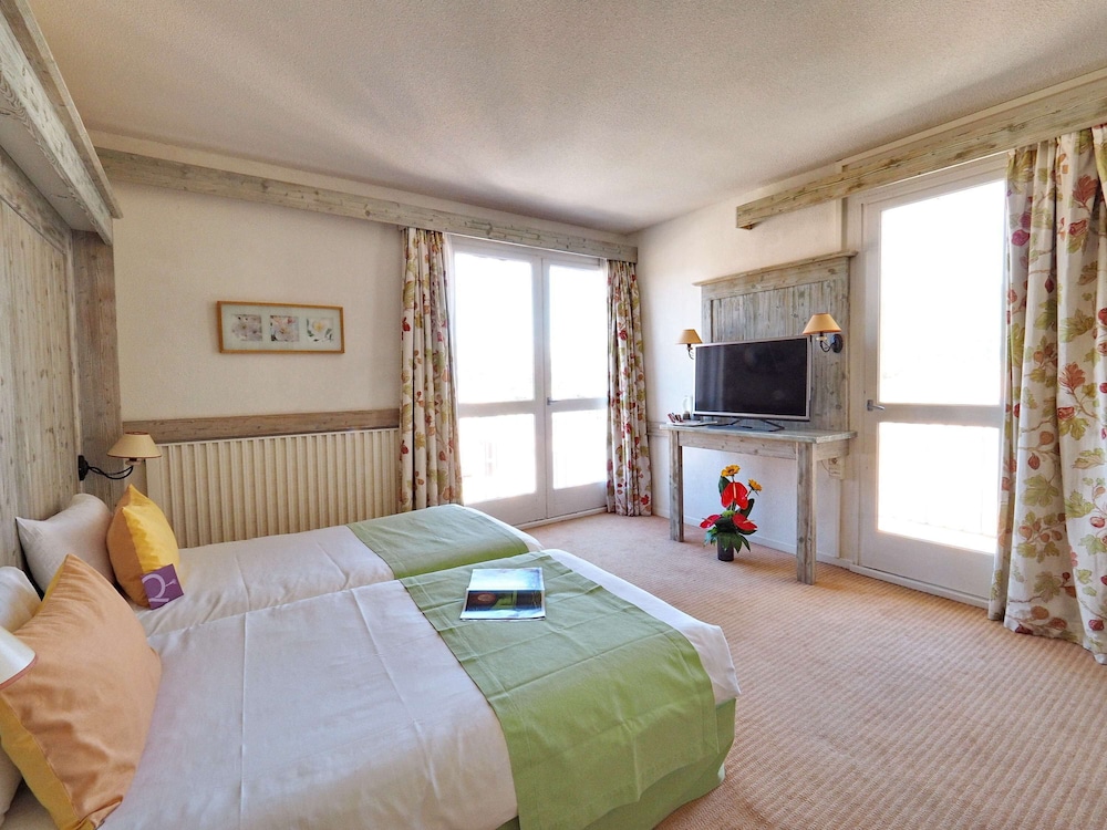 Habitación Clásica - 2 camas individuales del hotel Mercure Millau. Foto 1