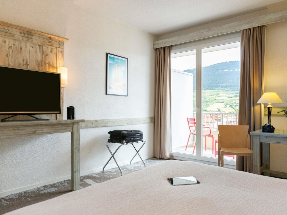 Habitación clásica, vistas a la catedral - 1 cama doble del hotel Mercure Millau. Foto 6