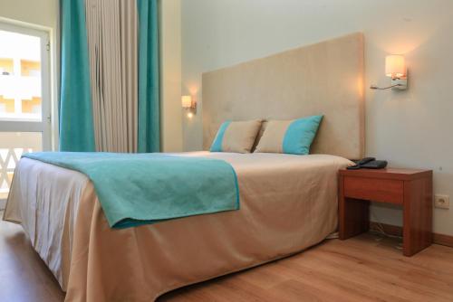 Habitación Doble Confort - 1 o 2 camas con balcón del hotel Baía Beach. Foto 9
