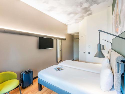 Habitación Doble Estándar - 2 camas del hotel Ibis Lisboa Parque Das Naçoes. Foto 5