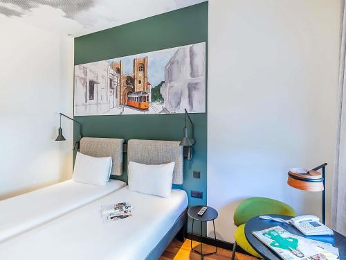 Habitación Doble Estándar - 2 camas del hotel Ibis Lisboa Parque Das Naçoes. Foto 6