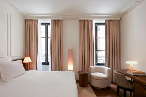 Habitación Doble Deluxe - 1 o 2 camas del hotel Maison Delano Paris. Foto 3