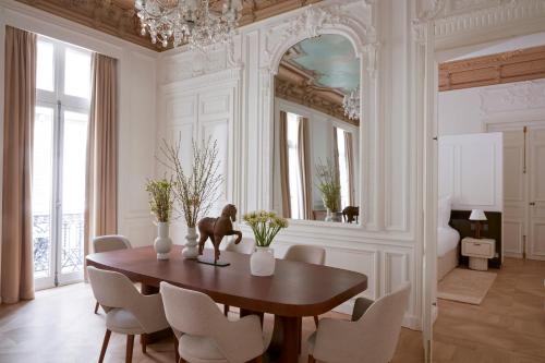 Suite Grand Histórica del hotel Maison Delano Paris. Foto 6