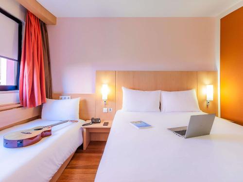 Habitación Doble con Cama supletoria del hotel Ibis Lisboa Sintra