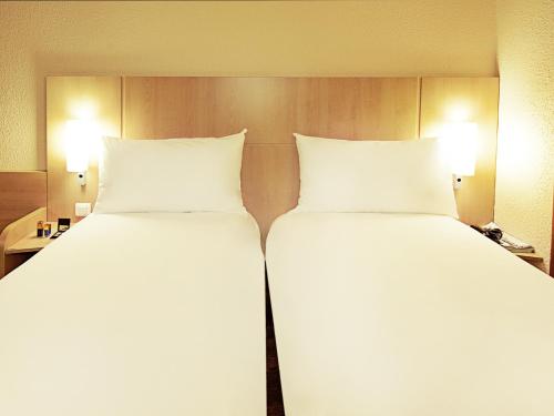 Habitación Doble Estándar - 2 camas del hotel Ibis Lisboa Sintra. Foto 6