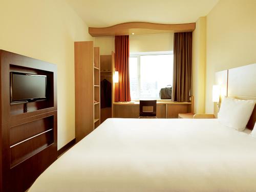 Habitación Doble Estándar del hotel Ibis Lisboa Sintra. Foto 2
