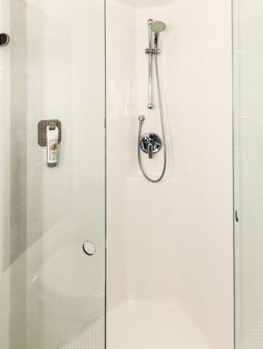 Habitación Doble Estándar del hotel Ibis Lisboa Sintra. Foto 5