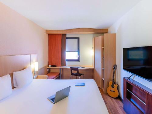 Habitación Doble Estándar del hotel Ibis Lisboa Sintra. Foto 7