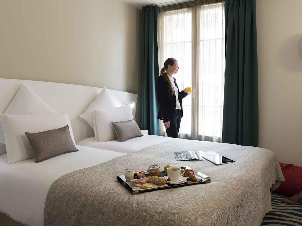 Habitación Classic - Dos camas individuales del hotel Mercure Paris Levallois Perret. Foto 3