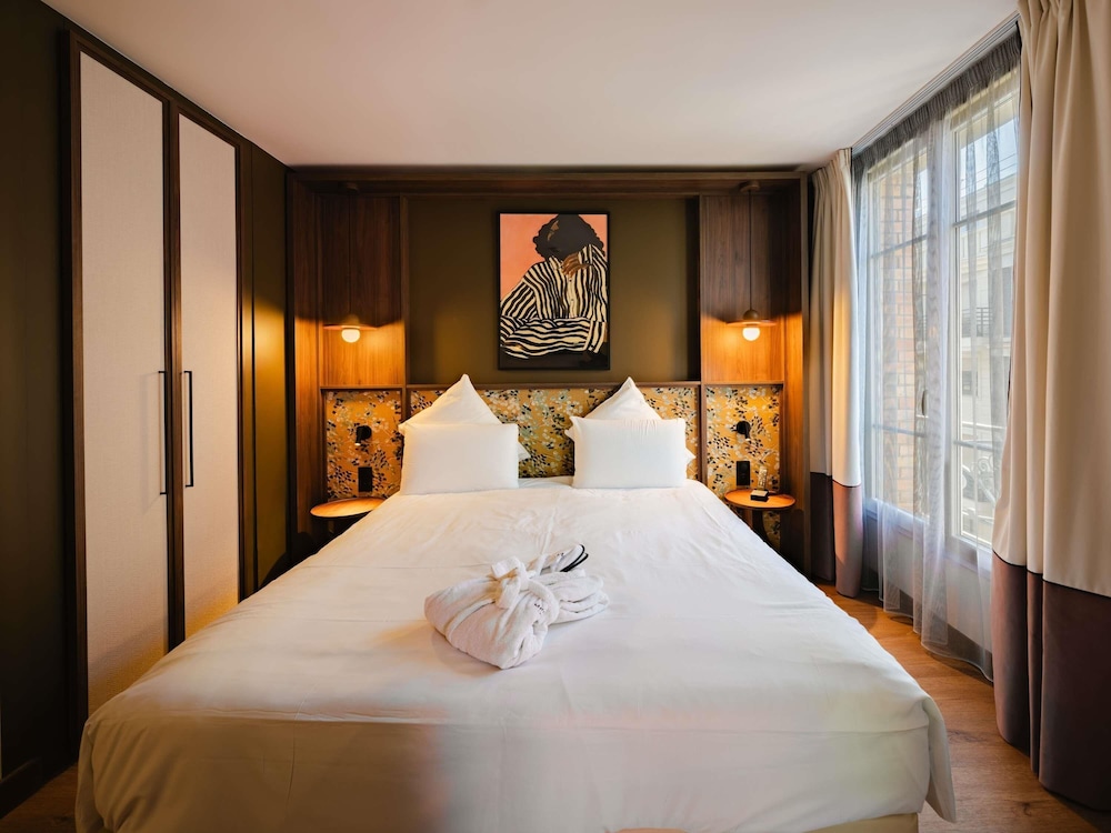 Habitación Privilege con cama doble del hotel Mercure Paris Levallois Perret. Foto 2