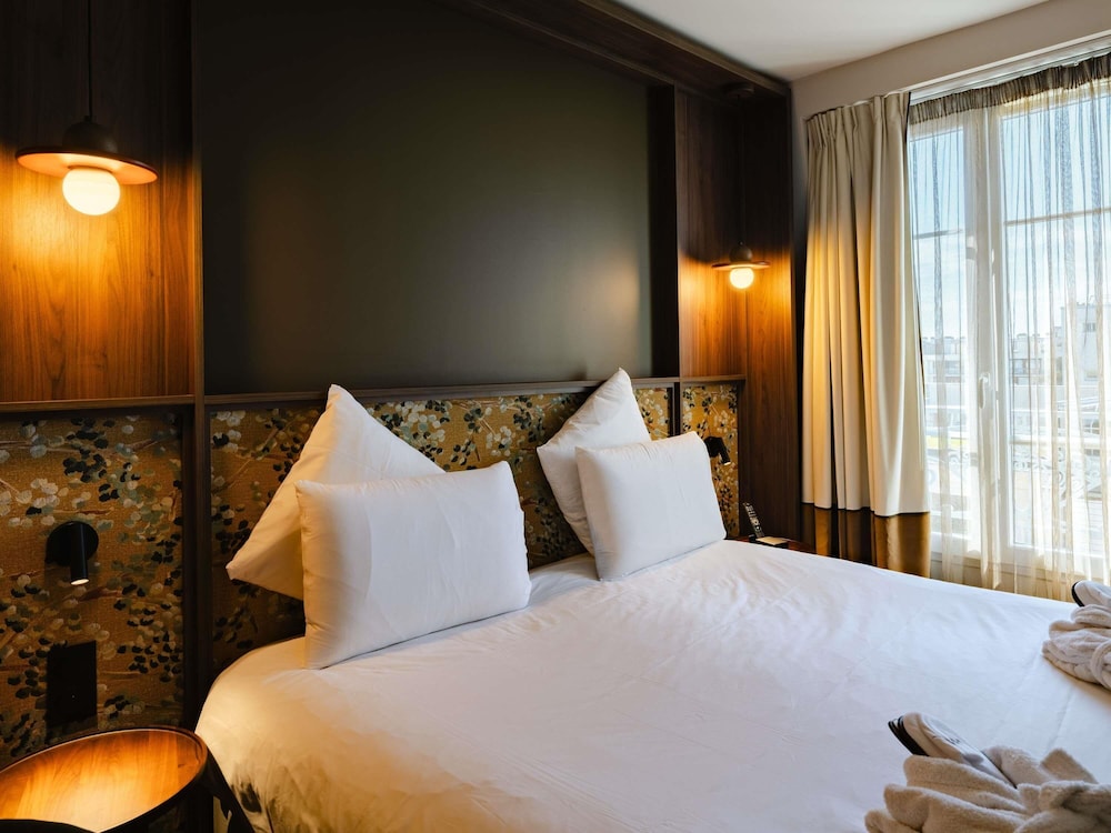 Habitación Privilege con cama doble del hotel Mercure Paris Levallois Perret. Foto 3