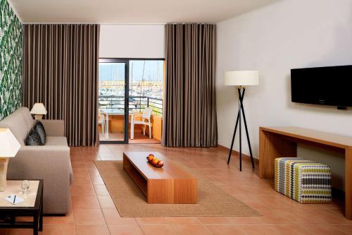 Apartamento de 1 dormitorio con terraza del hotel NH Marina Portimao Resort. Foto 1