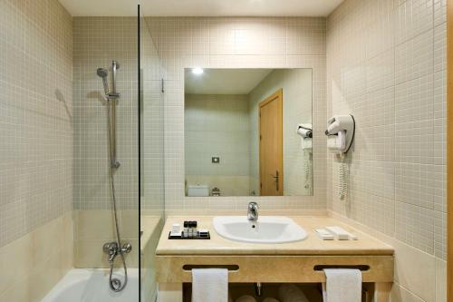 Apartamento de 1 dormitorio con terraza del hotel NH Marina Portimao Resort. Foto 2