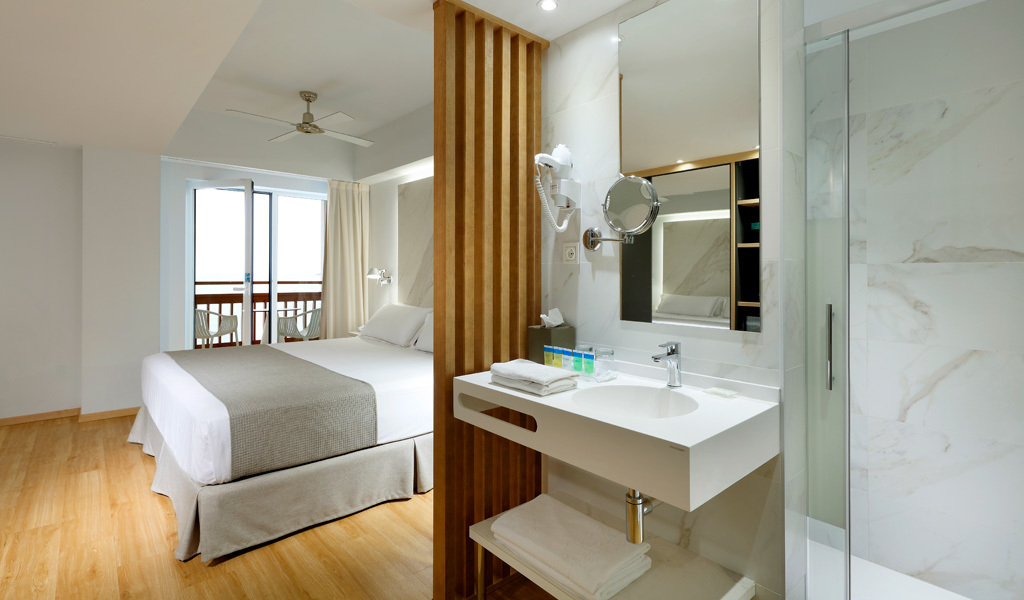 Habitación doble Vista Parcial Mar del hotel Talayot - Adults Only. Foto 1