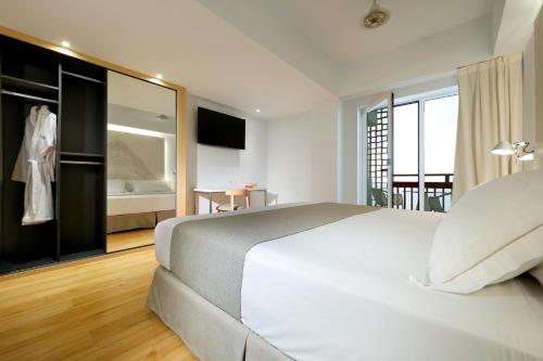 Habitación Doble con vistas frontales al mar del hotel Talayot - Adults Only. Foto 4