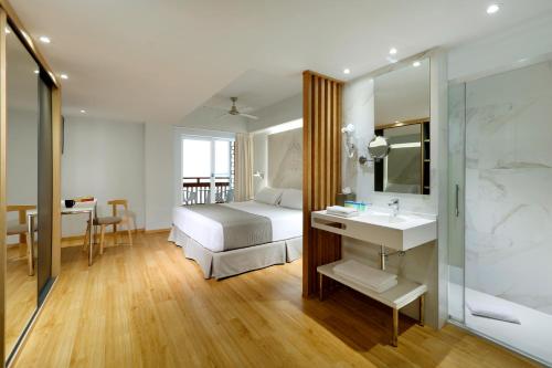 Habitación Doble con vistas frontales al mar del hotel Talayot - Adults Only. Foto 5