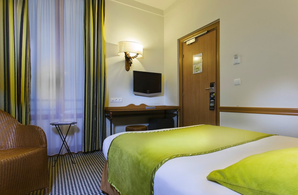 Habitación estándar doble del hotel Des Ducs Danjou. Foto 4