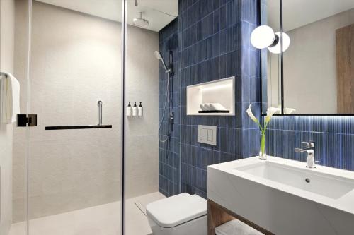 Estudio Doble con balcón - cama grande del hotel Intercontinental Dubai Marina, An Ihg. Foto 2