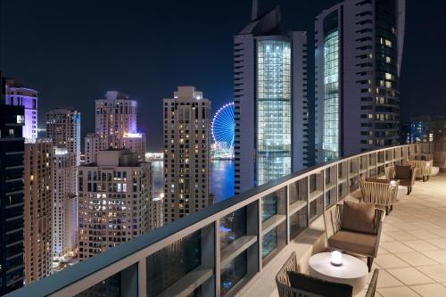 Habitación Clásica con cama extragrande y acceso al club lounge del hotel Intercontinental Dubai Marina, An Ihg. Foto 3