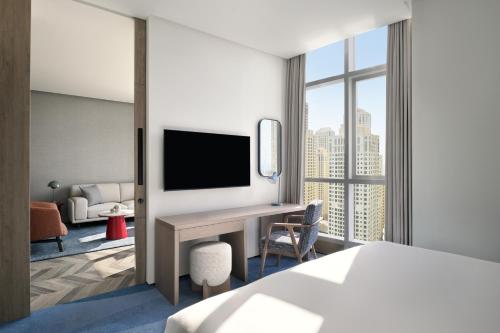 Residencia de 1 dormitorio con balcón y vistas del hotel Intercontinental Dubai Marina, An Ihg. Foto 1