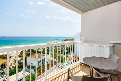 Habitación Premium con vistas frontales al mar del hotel Jupiter Algarve - Beach and Spa. Foto 2