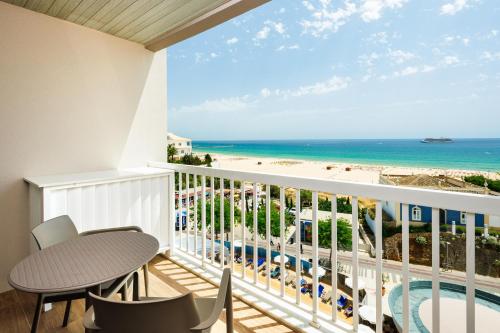 Suite Junior con vistas frontales al mar del hotel Jupiter Algarve - Beach and Spa. Foto 1