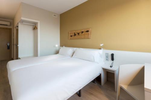 Habitación Doble - 2 camas del hotel B&B Barcelona Viladecans. Foto 3