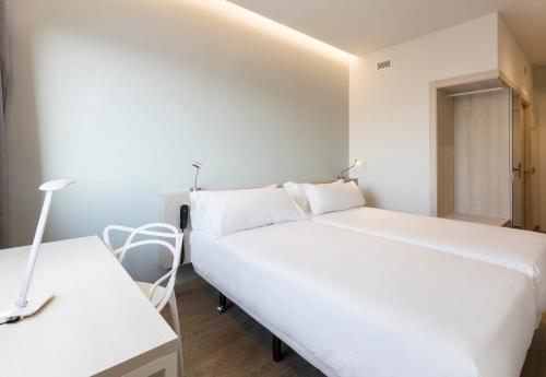 Habitación Doble - 2 camas del hotel B&B Barcelona Viladecans. Foto 4