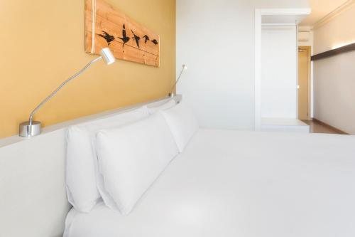 Habitación Doble del hotel B&B Barcelona Viladecans. Foto 4