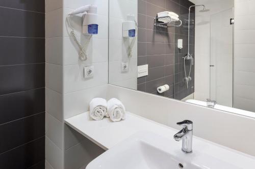 Habitación Doble Superior del hotel B&B Barcelona Viladecans. Foto 2
